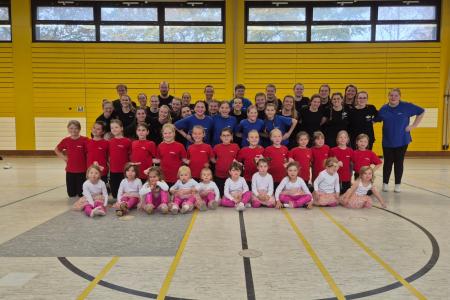 Vortanzen der Gruppen am 8. November